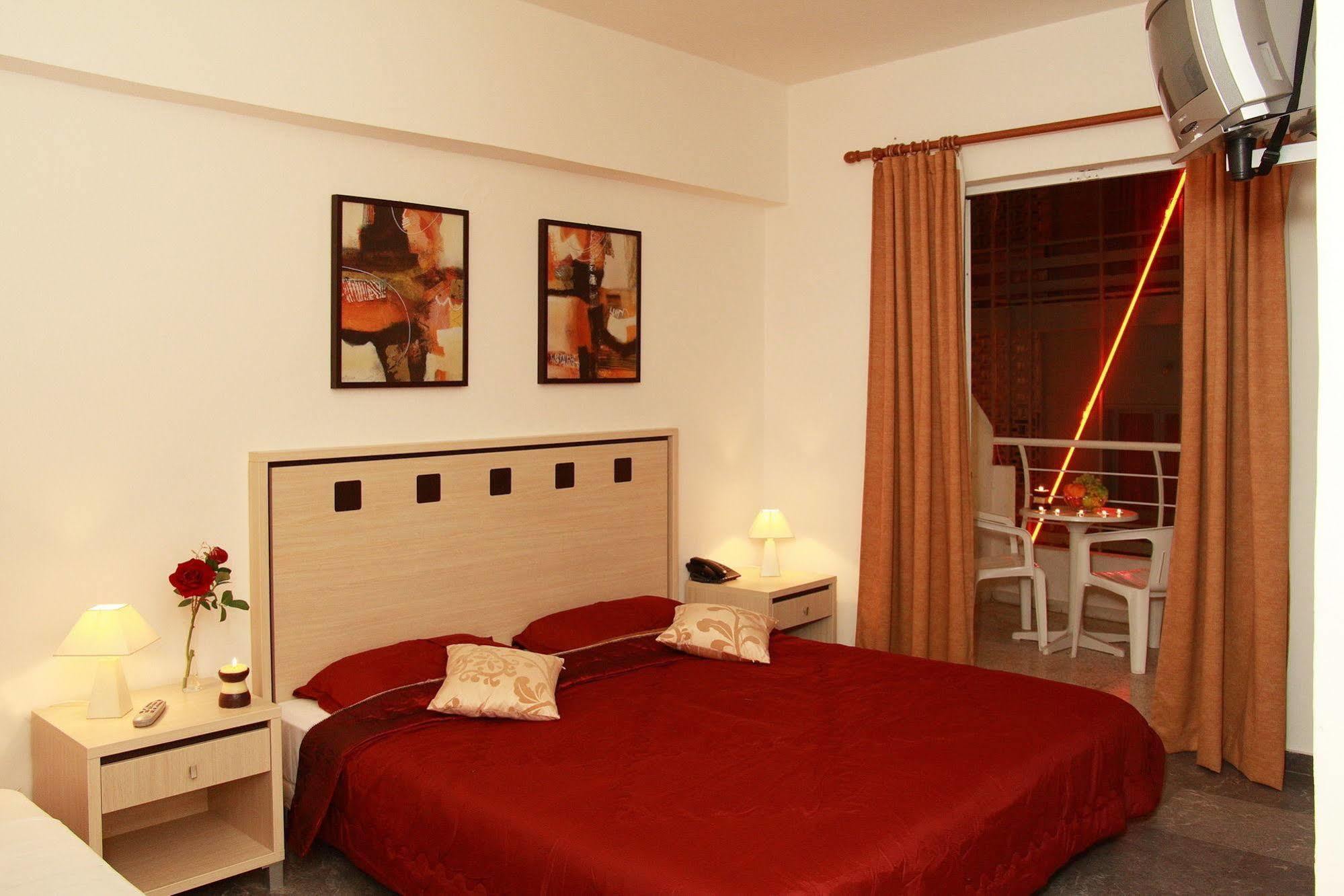 Nancy Hotel Херсонисос Екстериор снимка